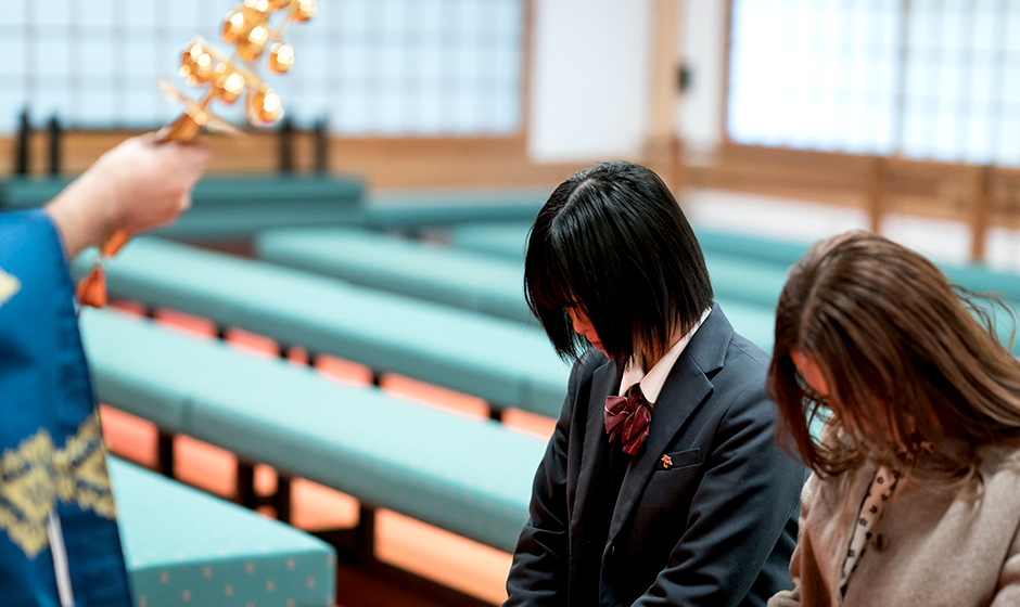 人生の節目や不安を感じるとき、神様へ祈りを捧げ、心をゆだねてみませんか。